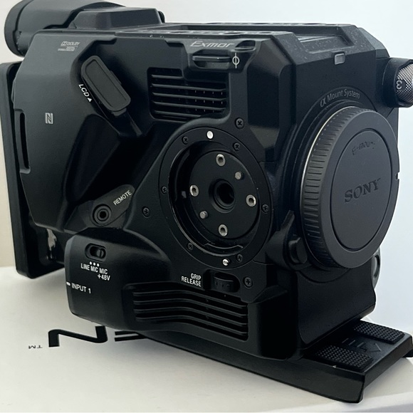 Sony PXW-FS5 - Picture 2 of 15